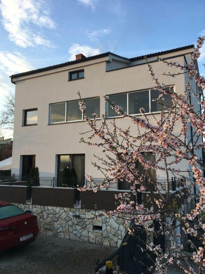 Apartment Ruzmarin Porat Exterior photo